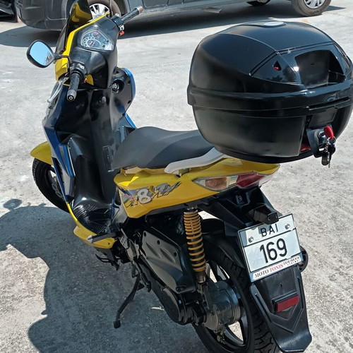 Kymco Super 8 50cc automatic scooter, 13,000 km, with 3 helmets and visor