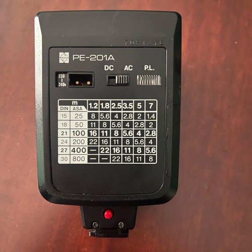 National PE-201 A flash used for camera