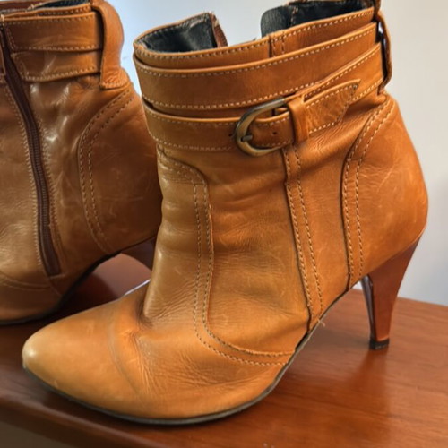 Lynne boots brown genuine leather like new size 40