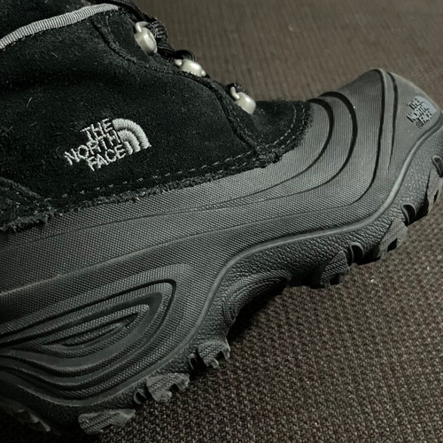 North Face Chilkat Lace II kids boots like new, size 28