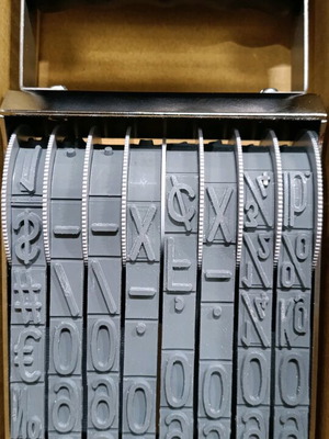 Numbering stamp 18 cm new with numbers up to 9 and symbols