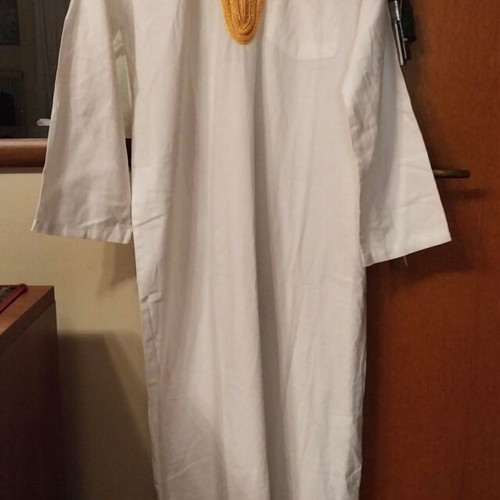 Traditional White Men's Jellaba Kaftan with Gold Embroidery and Agal Gift