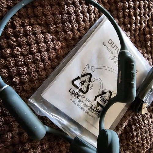Creative Bluetooth headphones unused
