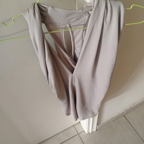Sleeveless blouse with twisted design beige, like new, sizes S/M