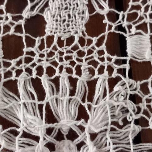 Table runner used, finely crocheted with thin thread, size 0.30-0.70