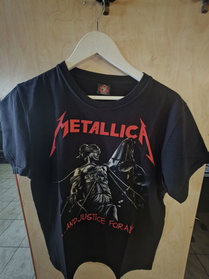 Metallica T-shirt Medium like new