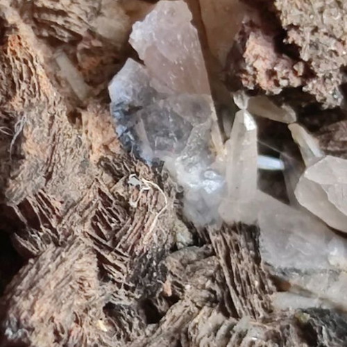 Epidote-Quartz-Magnetite New Greek Mineral