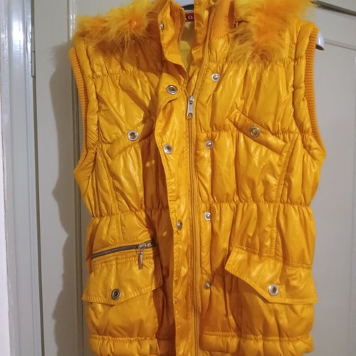 Medium jacket vest with detachable hood