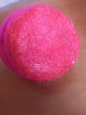 Easter basket almost like new, 12 cm diameter, button closure