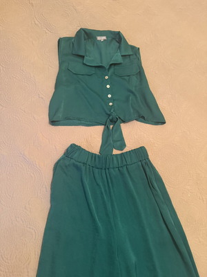 Sisters Paros set new, green, top M/L and bottom S/M