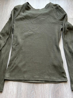 Women's top green like new, size M