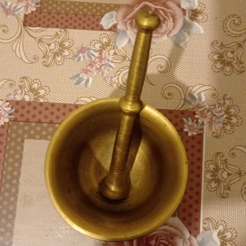 Mortar with heavy brass pestle like new