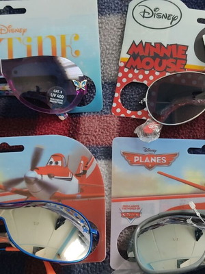 Disney children's sunglasses like new, pack of 4 pairs