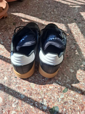 Ανδρικά αθλητικά παπούτσια Adidas Samba σαν καινούργια, μέγεθος 45, λευκό-μαύρο