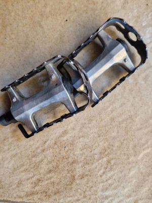 Bicycle pedals