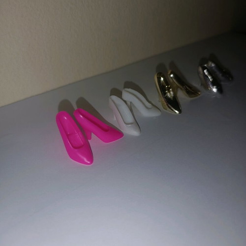 Vintage doll shoes used for 90s-2000s fashion dolls