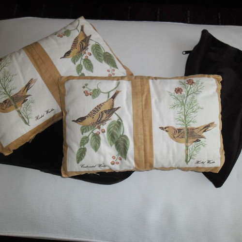 Decorative pillows like new, velvet brown and bird designs, set of 3