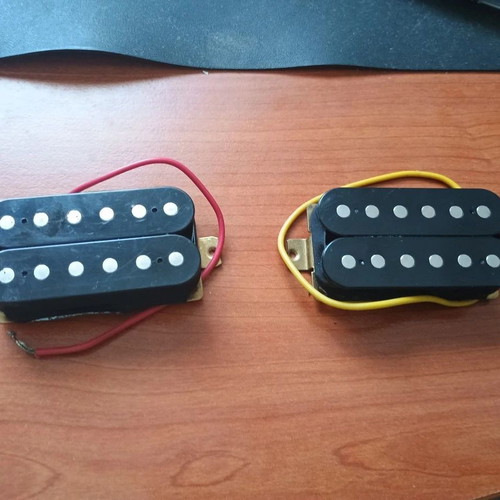 4 Humbucker pickups from Hofner, Squier Mustang and Cort
