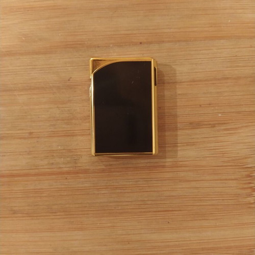 Win Alfie P-800 vintage lighter like new, black and gold