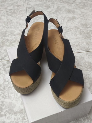 B-Soft Black Platform Sandals like new, genuine leather sole, size 39