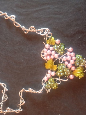 Necklace like new, handmade grapevine design with faux pearls and rhinestones