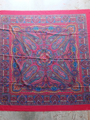 Large traditional scarf like new