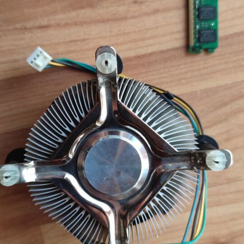 Intel Pentium 4 524 CPU with LGA775 cooler and 2GB Kingston RAM