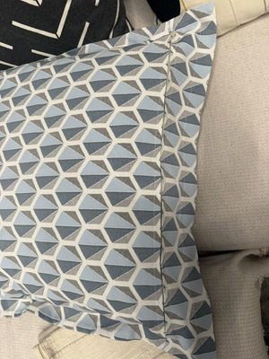 Decorative pillowcase 60x60 like new with zipper