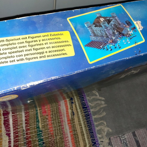 King castle new toy with 20 knights and horses
