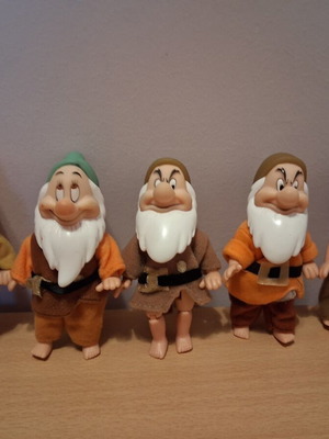 Disney collectible Snow White dwarfs figures like new