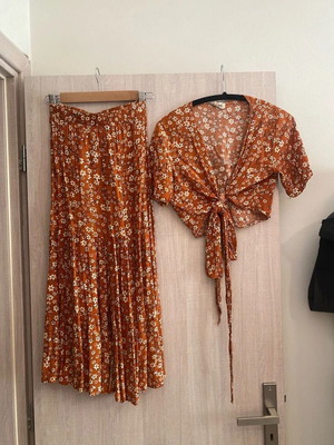 Summer set like new, orange floral