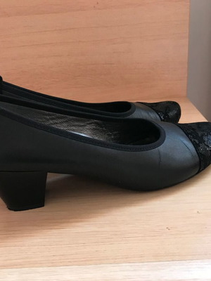 Salamander low heels black like new, size 37