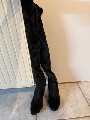 Black velvet over-the-knee boot used, size 37