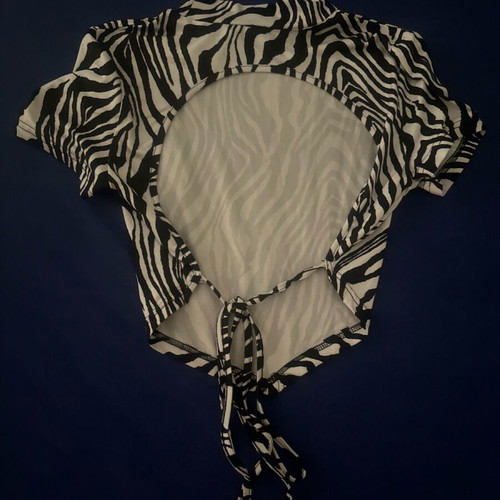 Zebre short-sleeve top with open back like new, size S