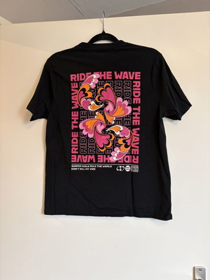Shirt with print on the back side, like new, size S