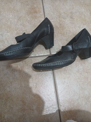 Clarks black leather women's heels size 39