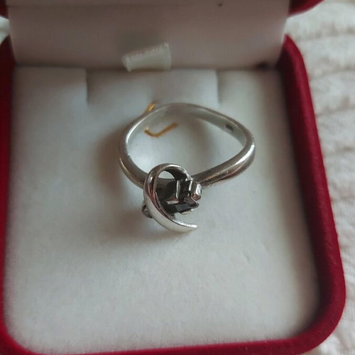 Silver ring used, discreet and beautiful No 7