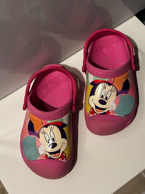 Disney Minnie Mouse Crocs for girls used, size C10, bright pink