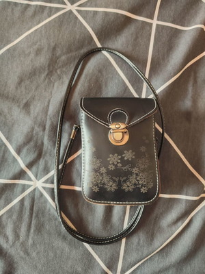 Leather tourist shoulder bag like new, black