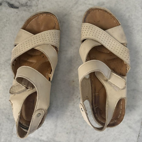 Women's beige sandals used, anatomical, size 39