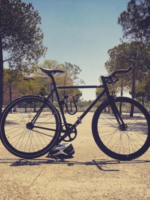 State Bicycle Co 4130 Fixed Gear Single Speed bike like new, matte black