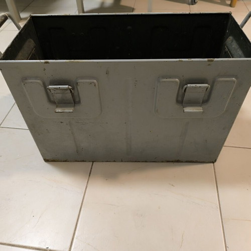Military Metal Box vintage 1940 used, collectible militaria