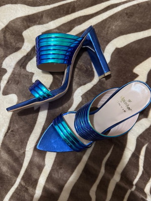 Mairiboo by Envie Shoes "Who Dis" blue iridescent sandals like new