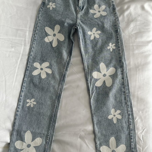 Jeans with white flowers like new, size XS