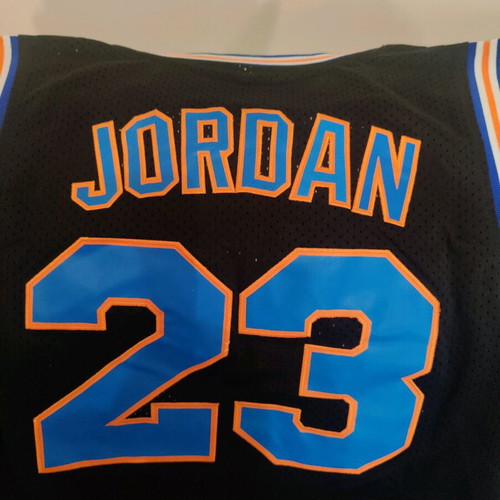 Jordan Looney Tunes jersey size large like new