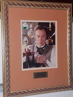 Αυτόγραφο Michael Caine μεταχειρισμένο σε ξύλινη κορνίζα με τζάμι
