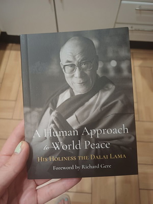 A Human Approach to World Peace Dalai Lama book new, English