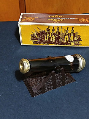 Мъжко шише за колония Avon Defender Decanter 1968 употребявано