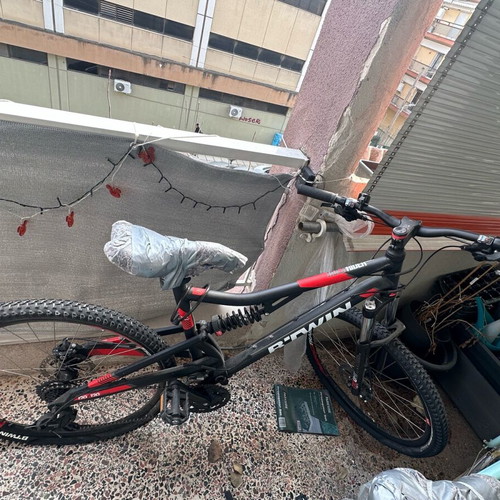 B'Twin Rockrider ST 520S Mountain Bike like new