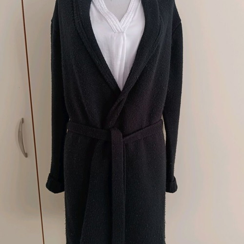 Black women's Mango cardigan used, long, buttonless